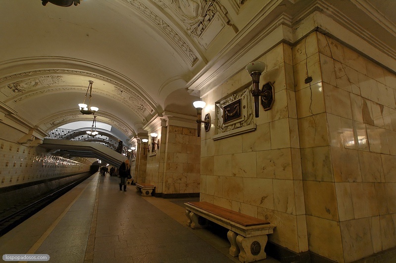 Oktyabrskaya metro station